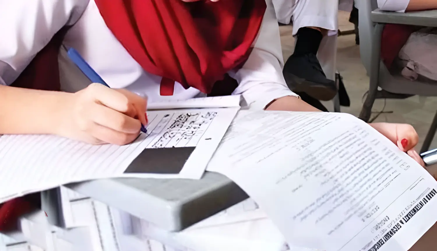 امتحاني مرڪزن تي شاگردياڻين کان برقعا نه لهرايا وڃن: ميٽرڪ بورڊ چيئرمين ڪراچي